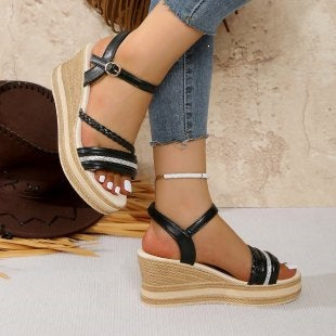 Damen Wedge-Sandalen mit elegantem Riemendesign EB