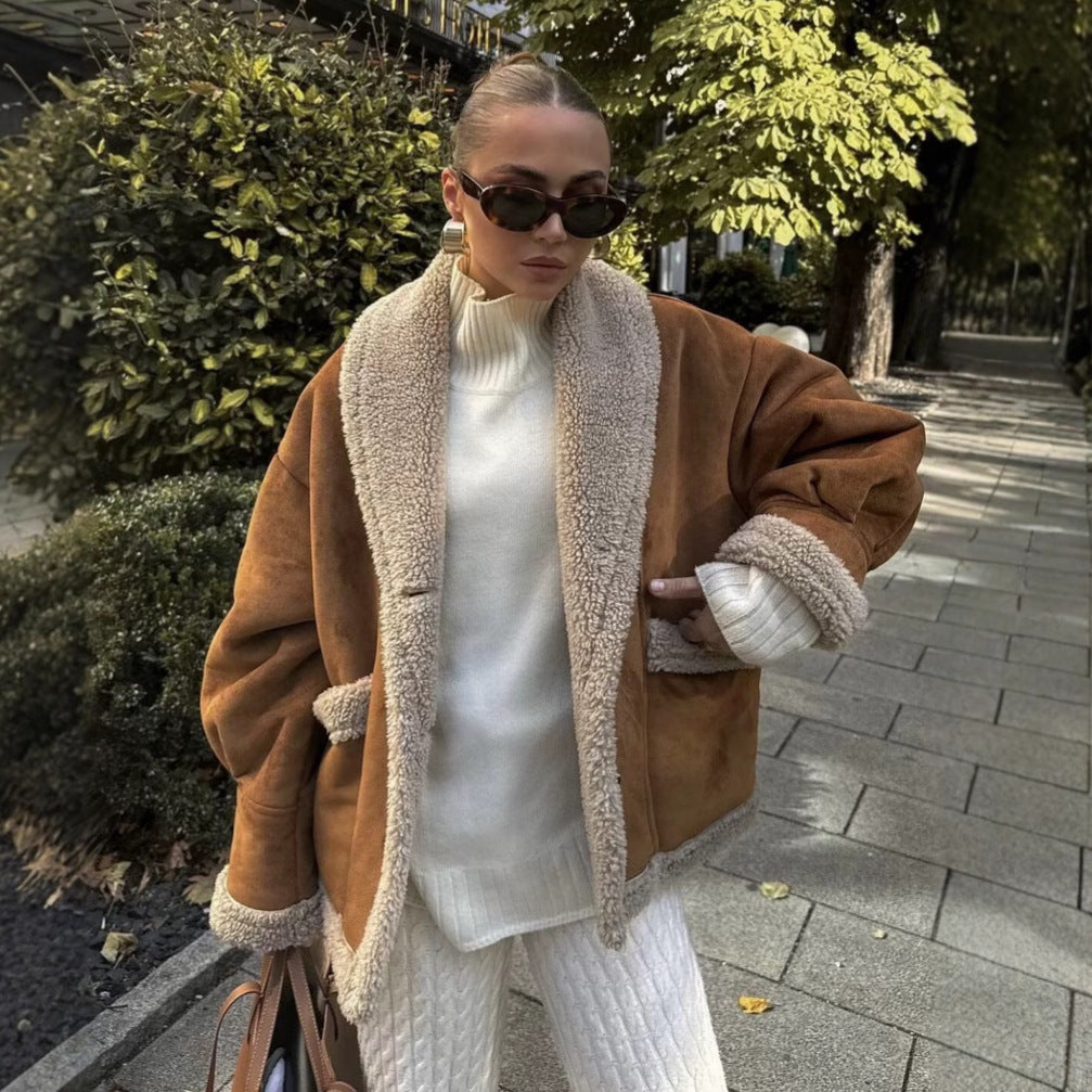 Damen modische Teddyjacke mit schickem Kragen und praktischen Taschen EB