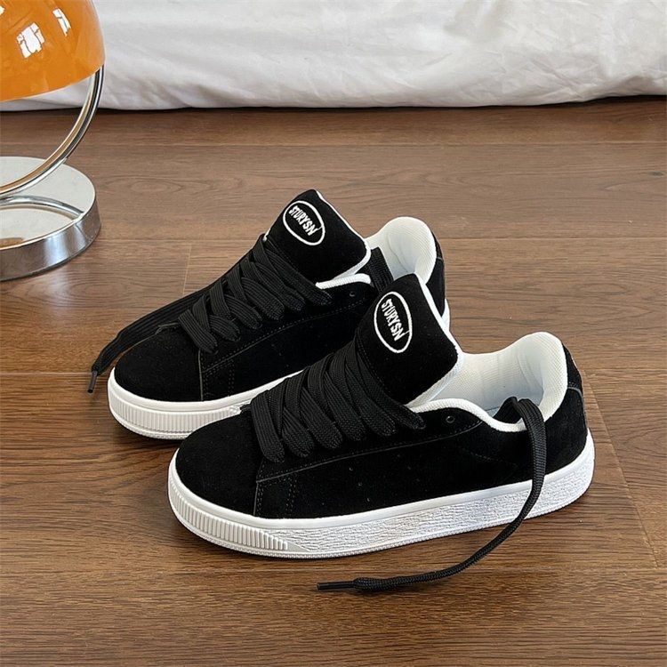 Damen Sneakers aus weichem Wildleder mit klassischer Laufsohle EB