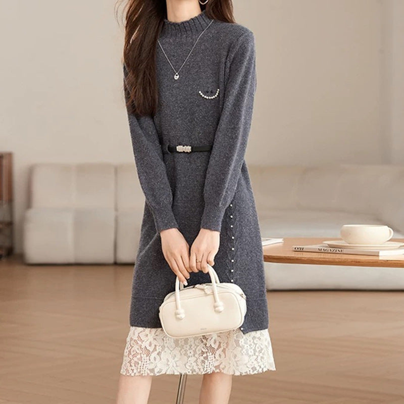 Damen Strickkleid mit dekorativen Knopfdetails und Spitze EB