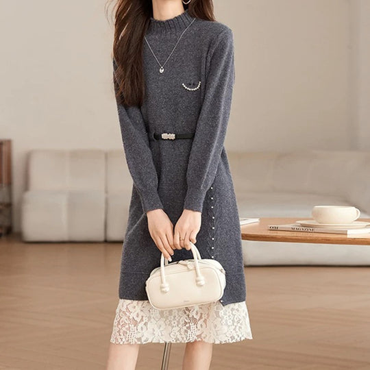 Damen Strickkleid mit dekorativen Knopfdetails und Spitze EB