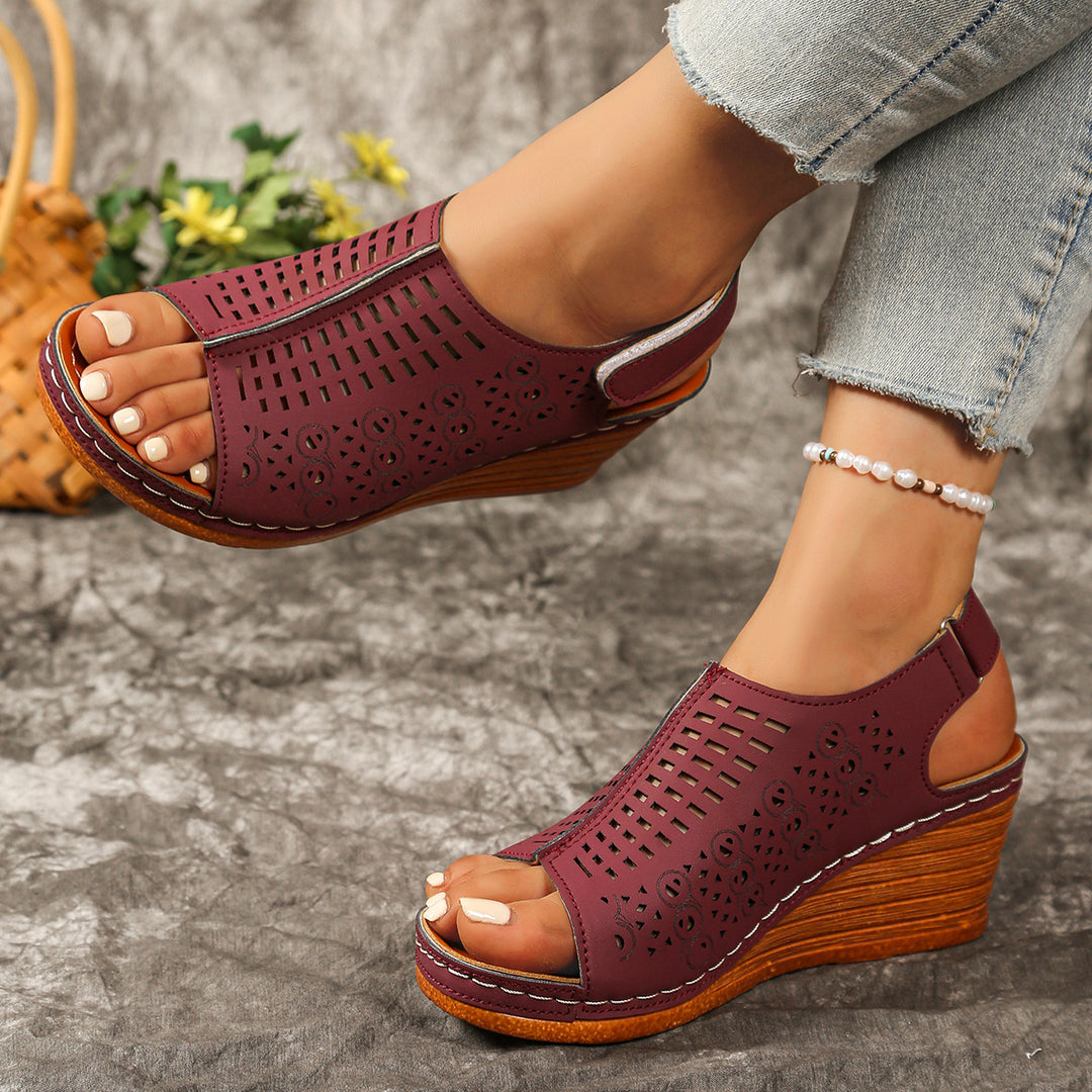 Damen Atmungsaktive Wedge-Sandalen mit floralem Cut-Out Design EB