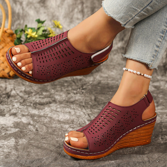 Damen Atmungsaktive Wedge-Sandalen mit floralem Cut-Out Design EB