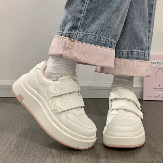 Damen Sportliche Sneakers mit breiter Sohle und elegantem Klettverschluss EB