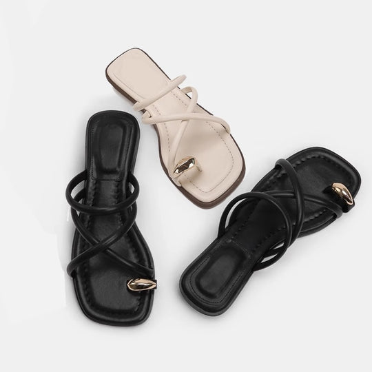 Damen elegante Zehentrenner-Sandalen mit dekorativem Riemendesign und goldfarbenem Akzent EB