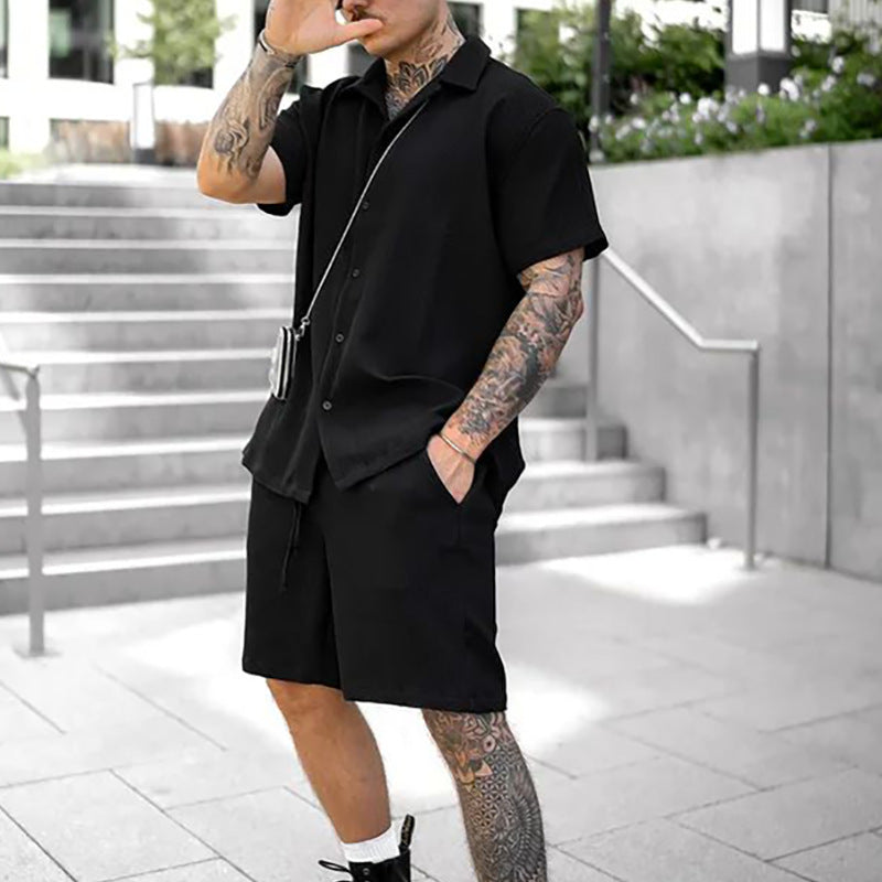 Herren lässiges Kurzarmhemd mit stylischem Schnitt und dazu passenden Shorts EB