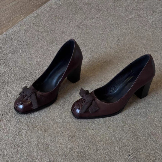 Damen elegante Pumps mit modischer Schleifenapplikation und bequemem Blockabsatz EB