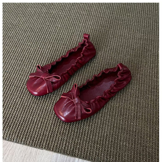 Damen Ballerina-Schuhe mit glänzender Oberfläche und verspieltem Rüschenrand EB