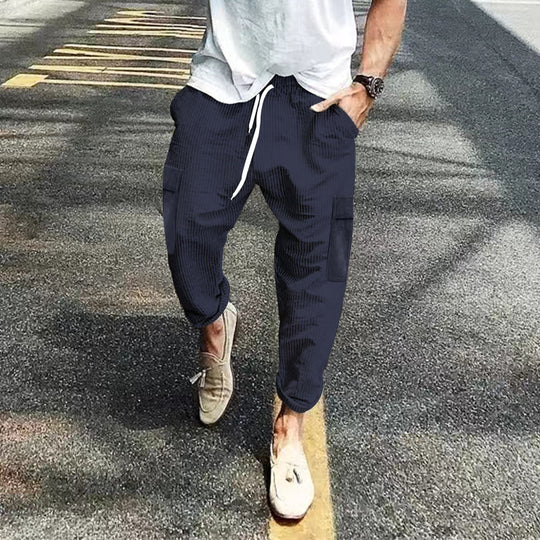 Herren nan Cord-Cargo-Jogginghose mit elastischem Tunnelzugbund, aufgesetzten Klappentaschen und tapered Bein EB