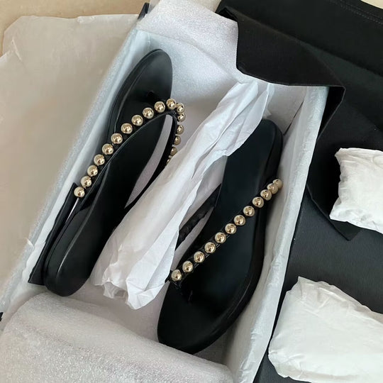 Damen Glänzende Zehentrenner-Sandalen mit modischen Perlenverzierungen EB