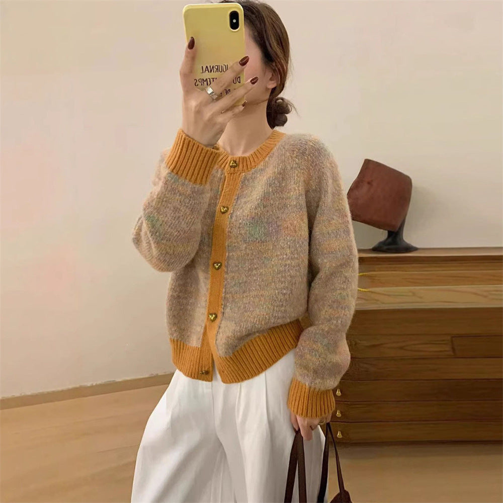 Damen kuschelige Strickjacke mit Herzknöpfen und kontrastierenden Rippdetails EB