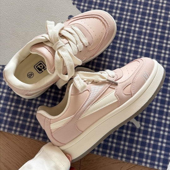 Damen Sneakers mit verspielt-nostalgischem Design EB