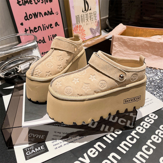 Damen Plattform Clogs mit dekorativem Reliefdesign und verstellbarem Riemen EB