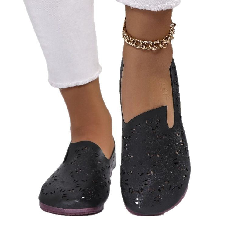 Damen Riemchen-Pantoletten mit luftiger Blumenperforation EB