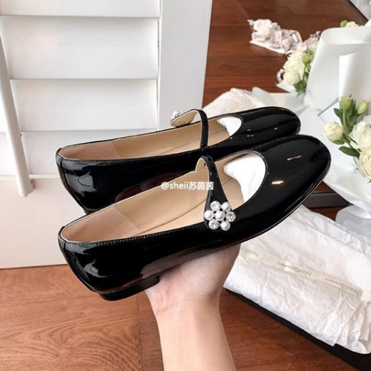 Damen Ballerina-Schuhe mit elegantem Riemendesign und dekorativem Strass-Detail EB