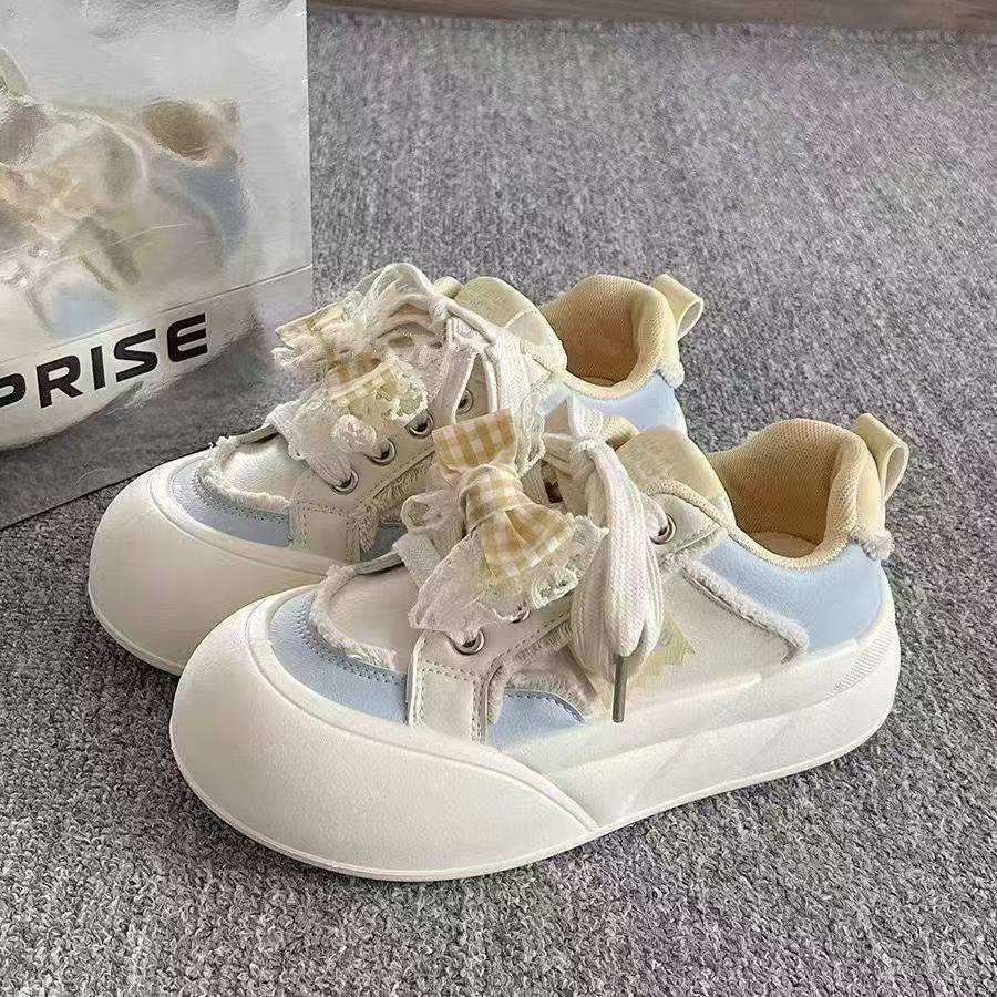 Damen verspielte Sneaker mit dekorativen Rüschen und komfortabler Dämpfung EB
