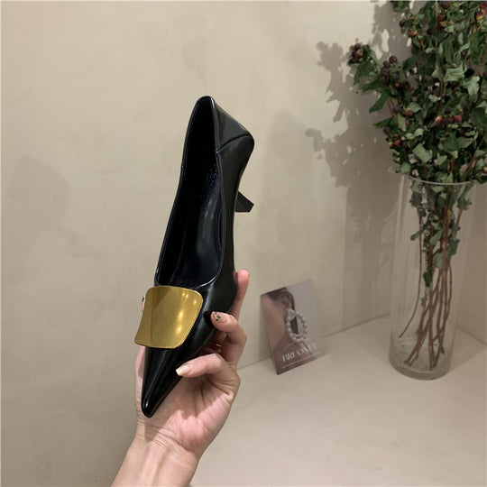 Damen spitze Pumps mit metallic-beschichtetem Akzent und disturbierter Absatzhöhe EB