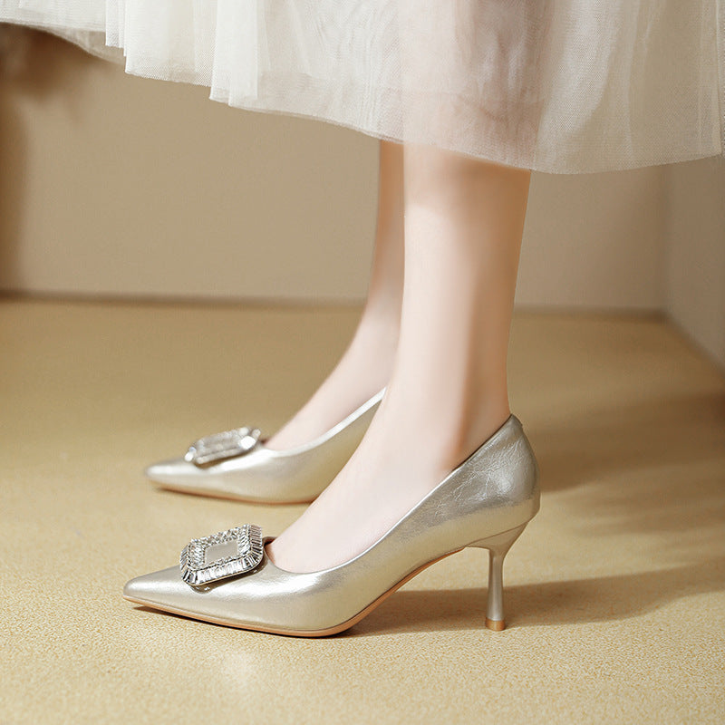 Damen elegante spitze Absatzpumps mit glamourösem Schmuckdetail EB
