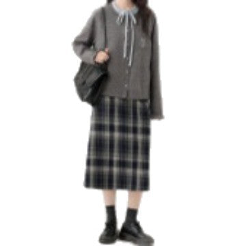 Damen Strickjacke mit dekorativen Knöpfen und hochwertiger Stickerei EB