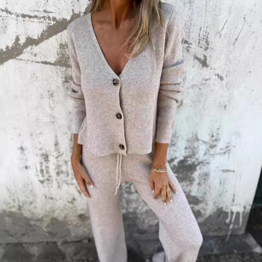 Damen Strick-Set mit V-Ausschnitt und Knopfdetails EB