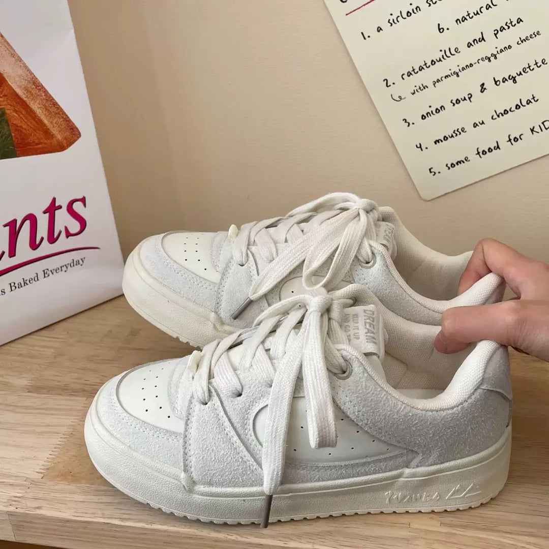Damen Sneakers im modernen minimalistischen Design mit atmungsaktiven Oberflächen und gepolsterter Innensohle EB