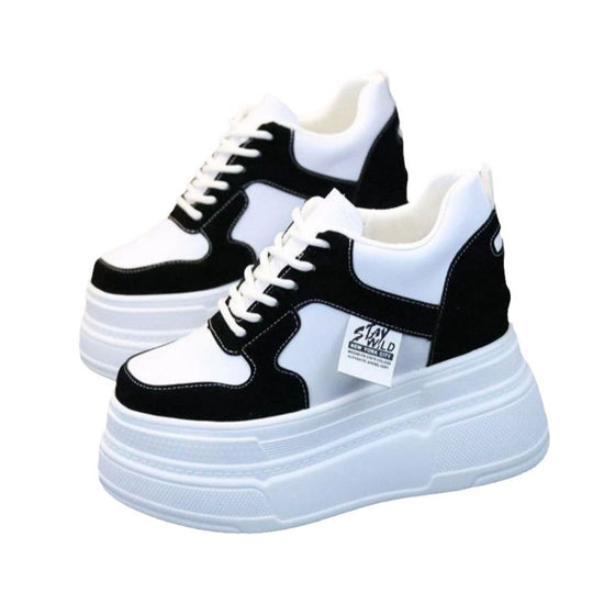 Damen Plattform Sneakers mit modischer Silhouette und stabiler Sohle EB