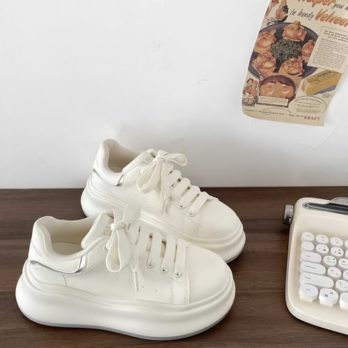 Damen Trendige Plateau-Sneaker mit eleganten Details EB