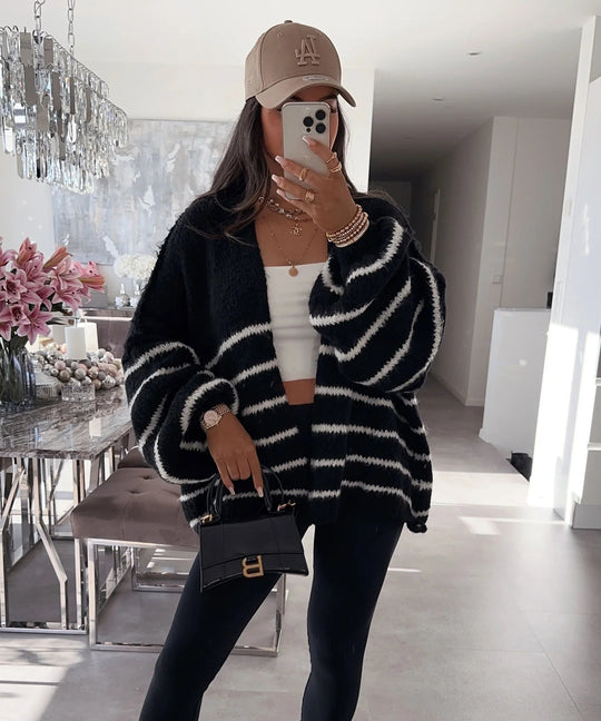 Damen Strickjacke mit voluminösen Ärmeln und modischen Streifen EB