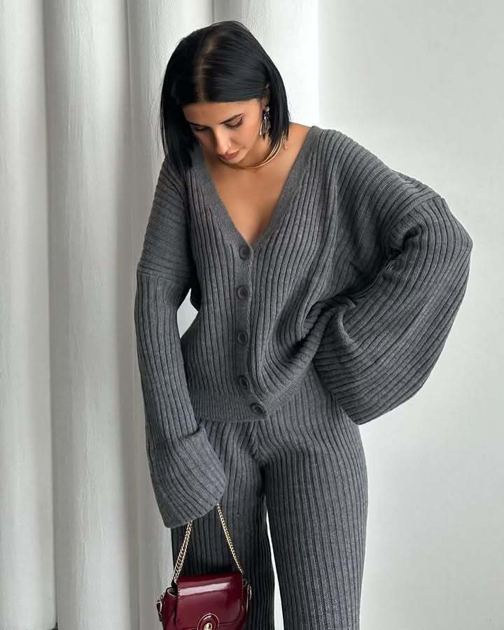 Damen Rippstrick-Cardigan mit überlangen Ärmeln und passender High-Waist-Loungehose EB