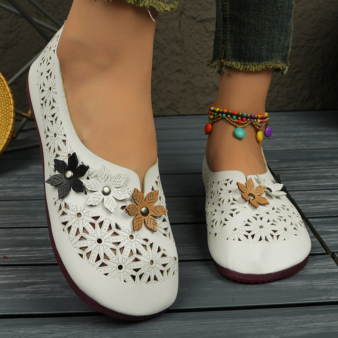 Damen nan flache Ballerina-Pantoffel mit Laserperforation und dreidimensionaler Blumenapplikation EB