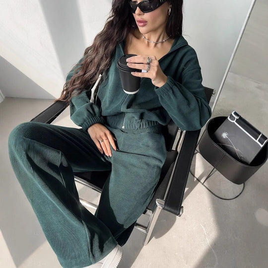 Damen Cropped Kapuzen-Set aus Ripp-Cord mit Gummizugbund und Relax-Jogginghose EB
