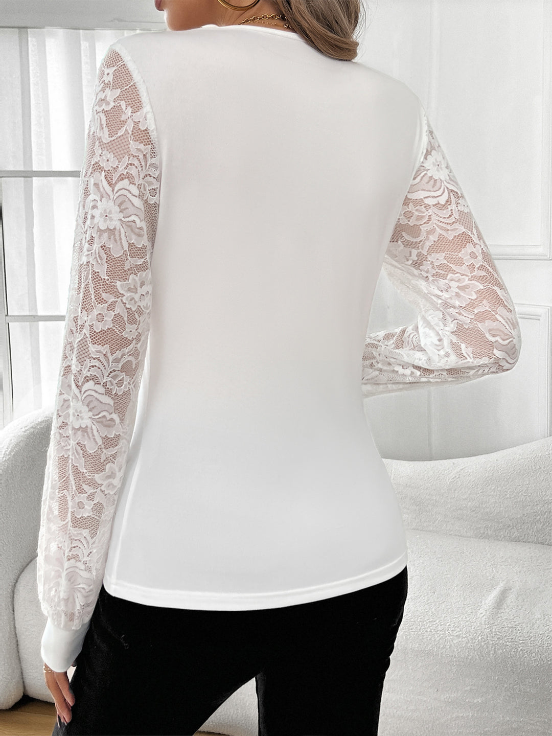 Damen Elegantes Langarmshirt mit Spitzenärmeln und Glitzerakzenten EB