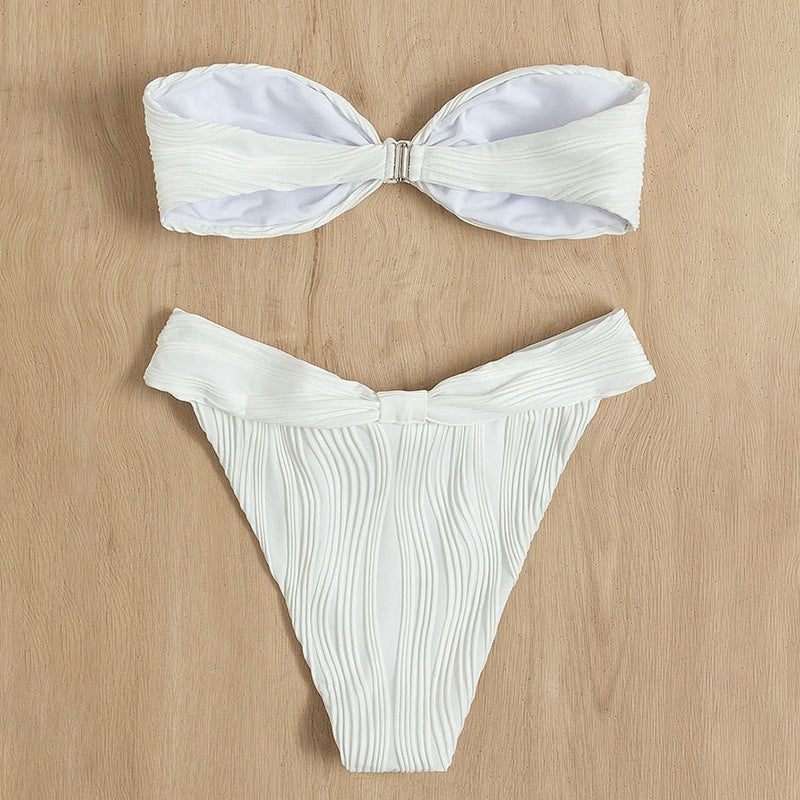 Damen Bandeau-Bikini mit strukturiertem Oberteil und hohem Beinausschnitt EB