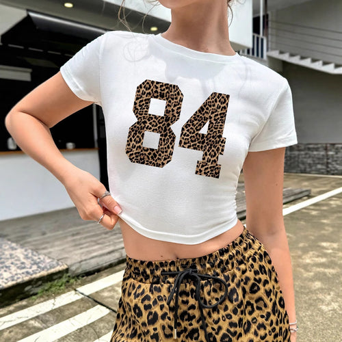 Damen Cropped T-Shirt mit tierischem Print und sportlichem Vibe EB