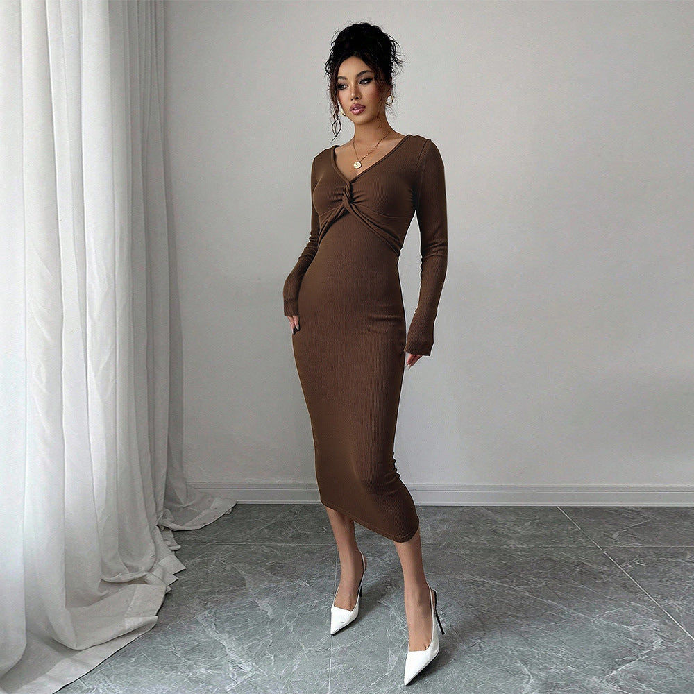 Damen geripptes Midikleid mit Twist-Detail, V-Ausschnitt und taillierter Stretch-Silhouette Eichborn Berlin