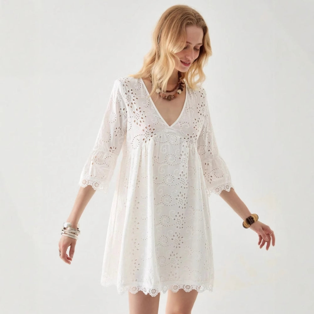 Damen Bluse mit verspieltem Lochmuster und Rüschendetails EB