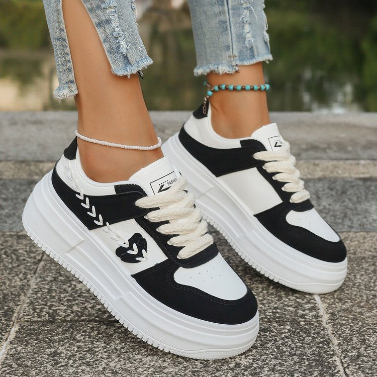 Damen Plateau-Sneaker mit dekorativen Applikationen und dämpfender Sohle EB
