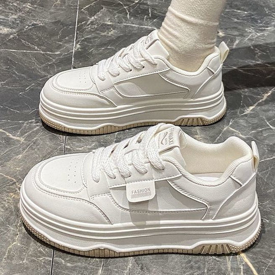 Damen modische Plattform-Sneaker mit verstärktem Fersenbereich und trendigem Design EB
