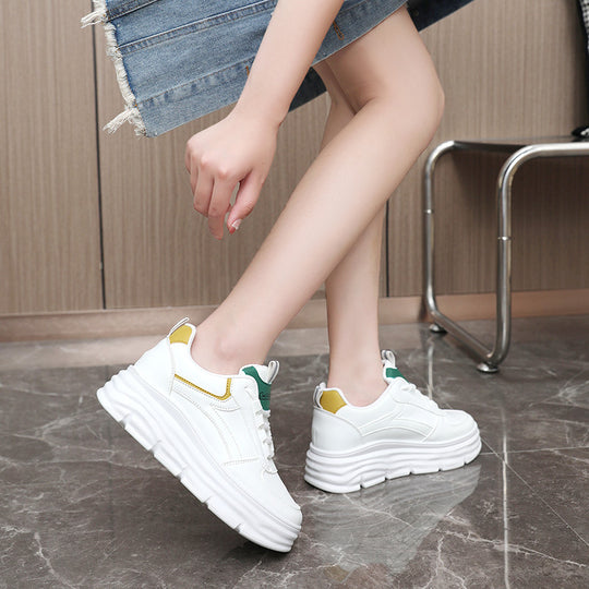 Damen Sneaker mit hochgezogenem Sohlenprofil und atmungsaktiver Oberflächenstruktur EB