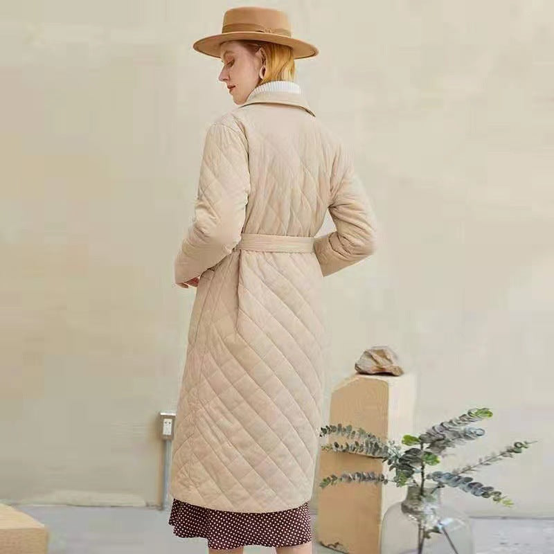 Damen Steppmantel mit eleganter Taillierung und praktischen Taschen EB