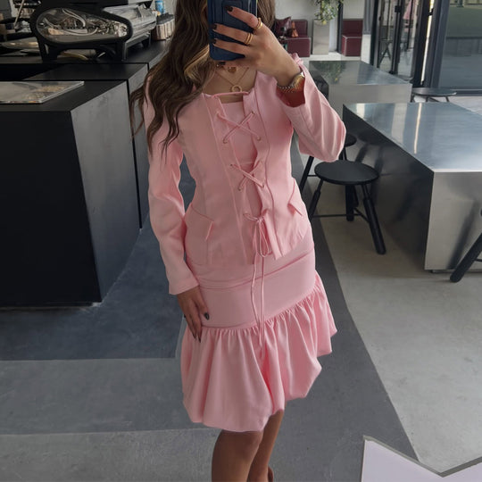 Damen Kleid mit Schnürung und Rüschensaum EB