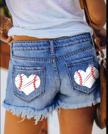 Damen Denim Shorts mit herzförmigen Baseball-Prints EB