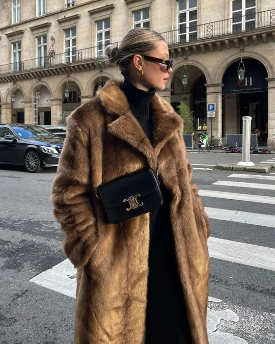 Damen Luxuriöse Kunstfelljacke mit elegantem Revers EB