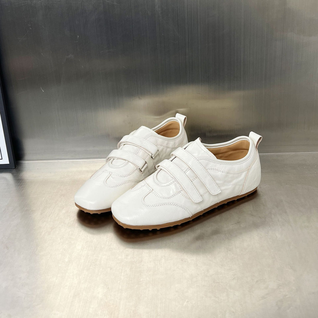 Damen Sneaker mit praktischem Klettverschluss und glänzender Oberfläche EB