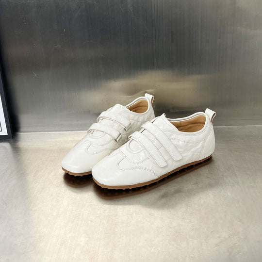 Damen Sneaker mit praktischem Klettverschluss und glänzender Oberfläche EB
