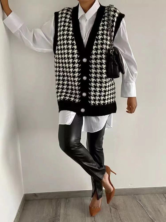 Damen Strickweste mit modernem Hahnentrittmuster und eleganten Knopfdetails EB