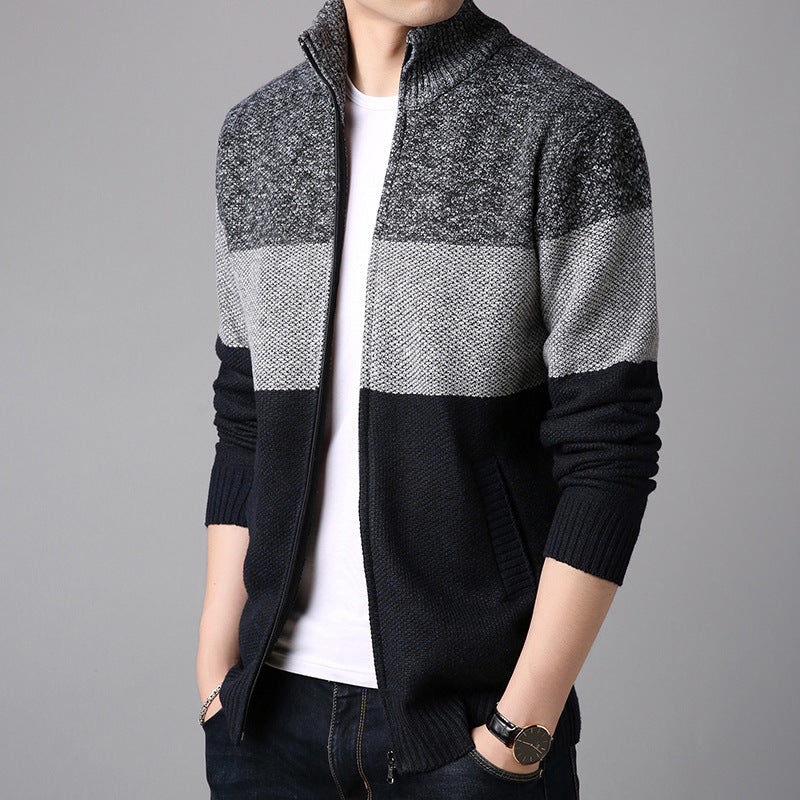 Herren Strickjacke mit hohem Kragen und praktischen Taschen EB