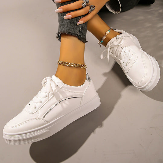 Damen Sneakers mit elegantem Metallic-Detail und rutschfester Sohle EB
