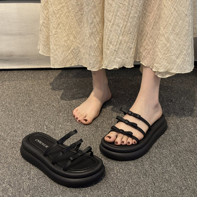 Damen modische Clogs mit gemusterten Riemen und komfortabler Fußbettgestaltung EB