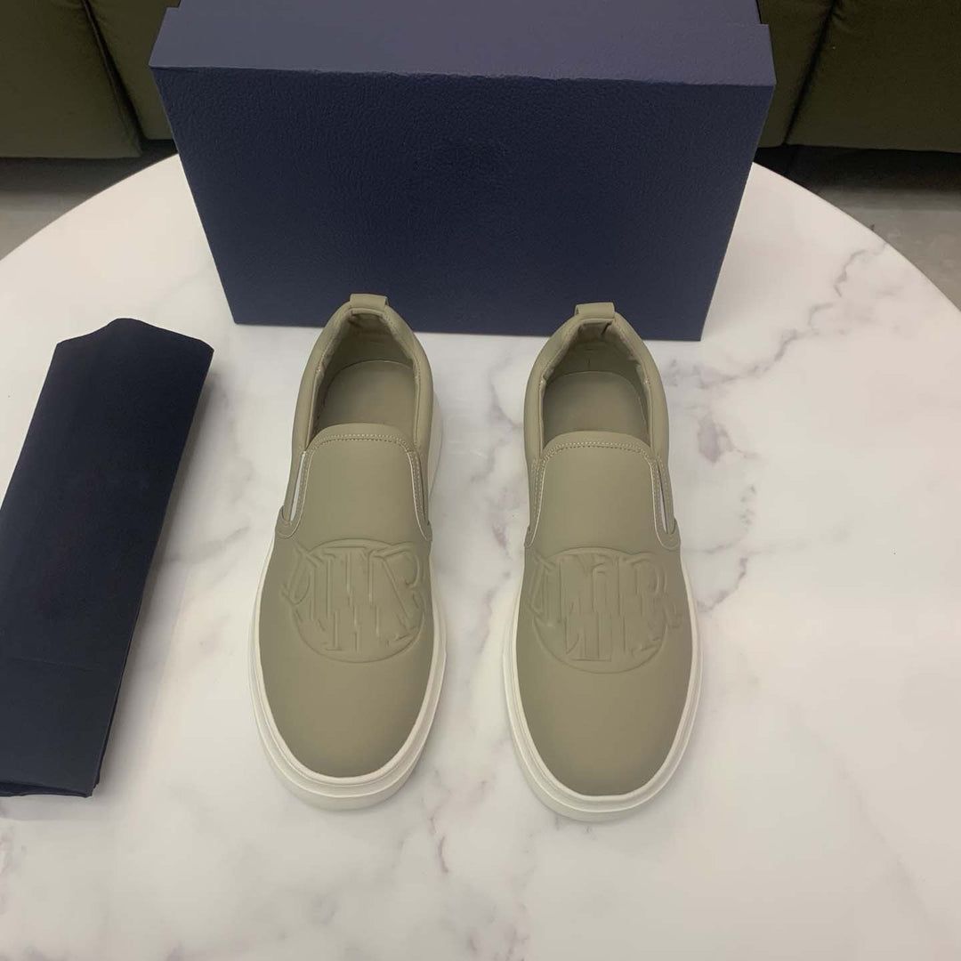 Damen Slip-On Sneakers mit modischem Logo-Detail und rutschfester Sohle EB